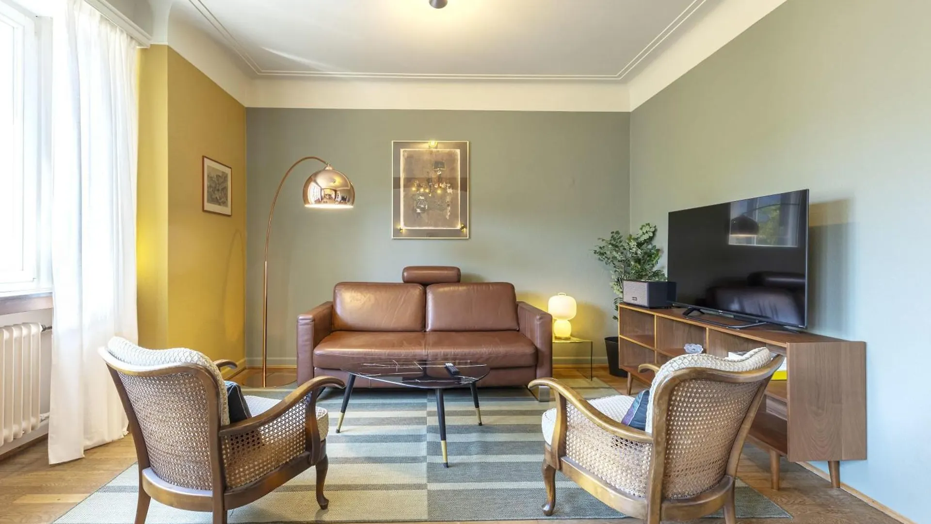 Spacious 2Br Apt In Central Luxembourg W Balcony location